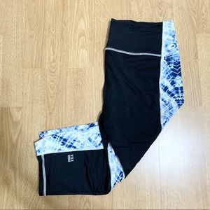 VSX blue tie dye and black cropped legging size L